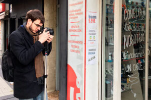 Grabando un vídeo en las calles del barrio de Torrero (Zaragoza)